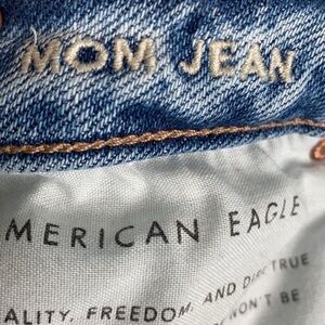 American Eagle Stretch Distressed Mom Jean Women’s Size‎ 0R